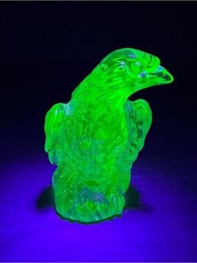 Vintage Boyd Bernie The Eagle Green Uranium Glass Figurine Glows Bird
